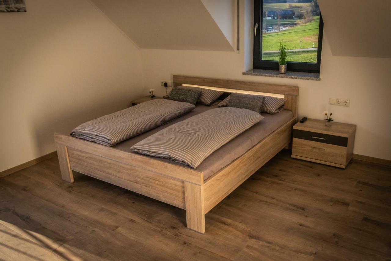 Landhaus Ferienwohnungen Mit Pool Und Wellness Neukirchen-Balbini Exteriér fotografie