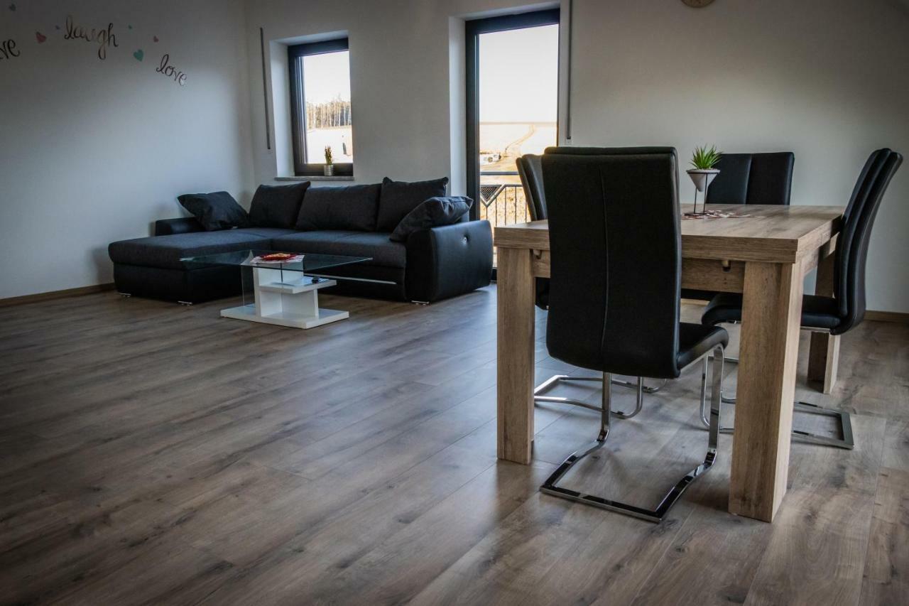Landhaus Ferienwohnungen Mit Pool Und Wellness Neukirchen-Balbini Exteriér fotografie
