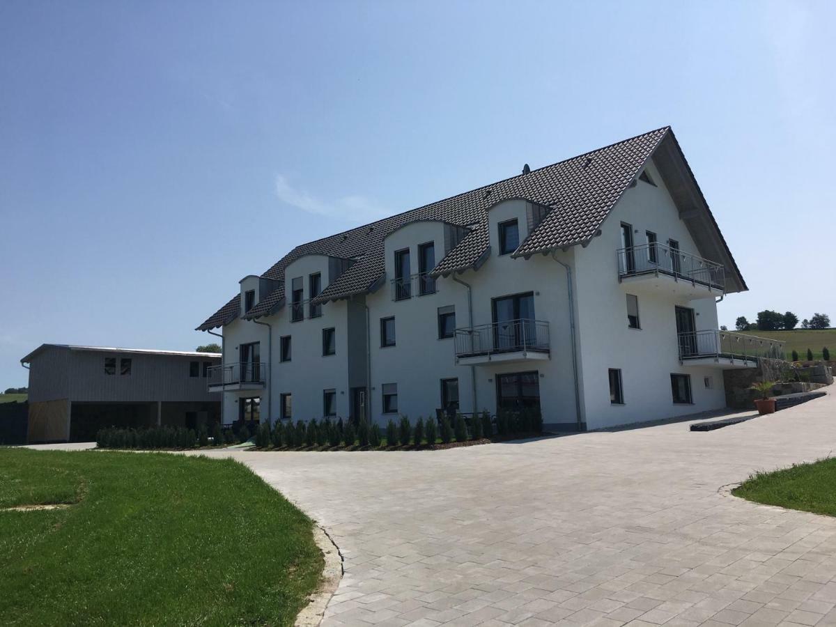 Landhaus Ferienwohnungen Mit Pool Und Wellness Neukirchen-Balbini Exteriér fotografie