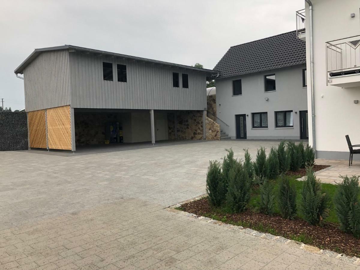 Landhaus Ferienwohnungen Mit Pool Und Wellness Neukirchen-Balbini Exteriér fotografie